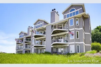 820 S Harbor Drive #5, Grand Haven, MI 49417 - Photo 2