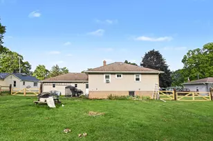 459 Evans St, Jonesville, MI 49250 - Photo 18