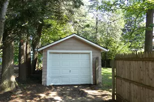 183 Searles Ave, Benton Harbor, MI 49022 - Photo 4