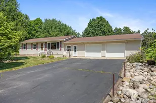 6660 Vinton Ave NW, Comstock Park, MI 49321 - Photo 2
