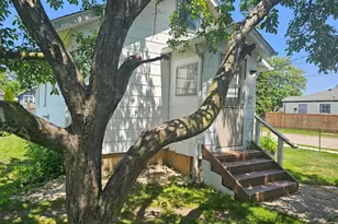 305 Chestnut Ave, Hazel Park, MI 48030 - Photo 2