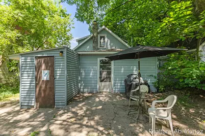238 Travis Street NE, Grand Rapids, MI 49505 - Photo 24