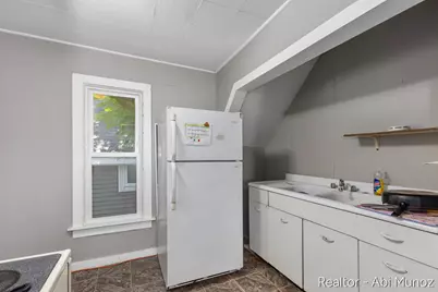 238 Travis Street NE, Grand Rapids, MI 49505 - Photo 16