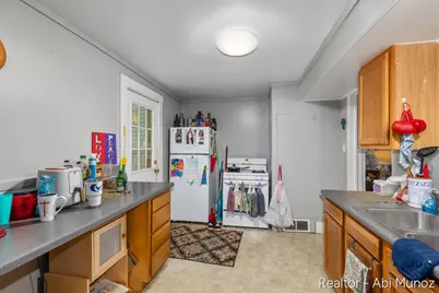 238 Travis Street NE, Grand Rapids, MI 49505 - Photo 8