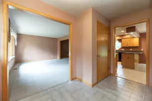 7124 Hickory Point Dr W, Portage, MI 49024 - Photo 10