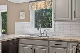 3752 Greensview Ct, Dorr, MI 49323 - Photo 12