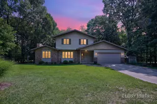 3752 Greensview Ct, Dorr, MI 49323 - Photo 2