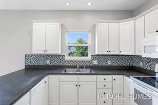 8626 Sun Tree Ln, Zeeland, MI 49464 - Photo 12