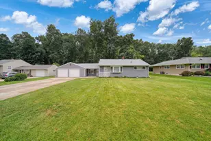1511 Strathmoor Ln, Jackson, MI 49203 - Photo 2