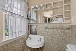 1124 Ashley Dr, Kalamazoo, MI 49048 - Photo 20