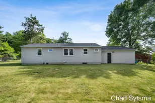 1643 Stonewood Dr SE, Lowell, MI 49331 - Photo 28