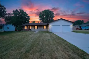 2665 Ridgecroft Dr SE, Kentwood, MI 49546 - Photo 2