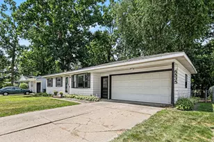 5535 Pinebrook Ave SE, Kentwood, MI 49548 - Photo 4
