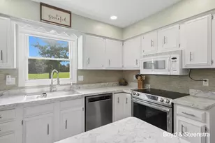 1810 Amberina Dr, Lansing, MI 48917 - Photo 16