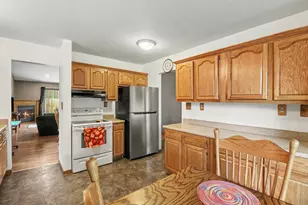 9295 Stonehouse Ave, Livonia, MI 48150 - Photo 12