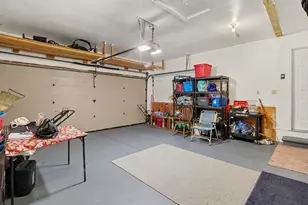 9295 Stonehouse Ave, Livonia, MI 48150 - Photo 32
