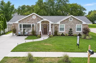 340 N Berrien St, New Buffalo, MI 49117 - Photo 1