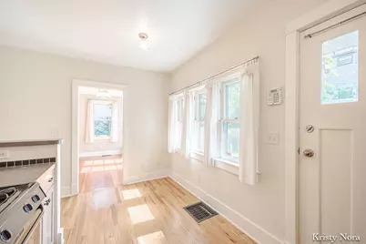 244 SE Prospect Avenue SE, Grand Rapids, MI 49503 - Photo 2