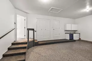 329 Hunters Run Cir, Holland, MI 49423 - Photo 10