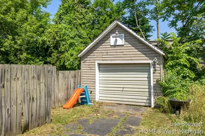 1131 Crescent Street NE, Grand Rapids, MI 49503 - Photo 30