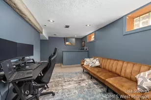 1131 Crescent St NE, Grand Rapids, MI 49503 - Photo 24