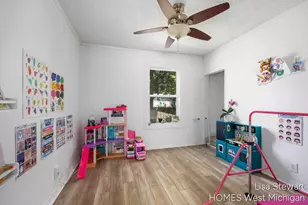 1131 Crescent St NE, Grand Rapids, MI 49503 - Photo 16