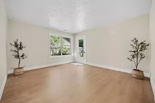 550 W 22nd St, Holland, MI 49423 - Photo 4