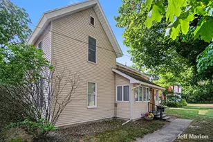 301 N Clay St, Greenville, MI 48838 - Photo 1