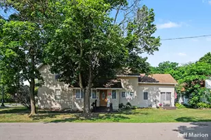 301 N Clay St, Greenville, MI 48838 - Photo 2
