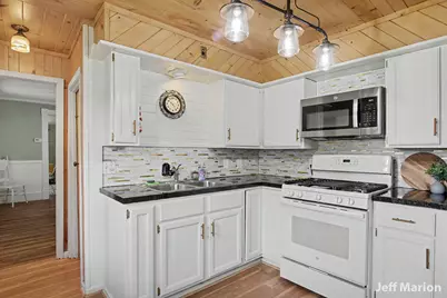 301 N Clay Street, Greenville, MI 48838 - Photo 14
