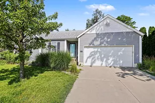416 Upton Dr, Saint Joseph, MI 49085 - Photo 2