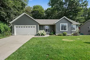 944 Oak Brook Ct, Middleville, MI 49333 - Photo 2