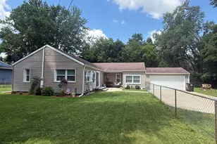 926 Bryant Ave, Jackson, MI 49202 - Photo 1