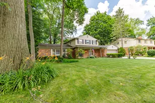 37243 Maple Leaf Ct, Clinton, MI 48036 - Photo 2