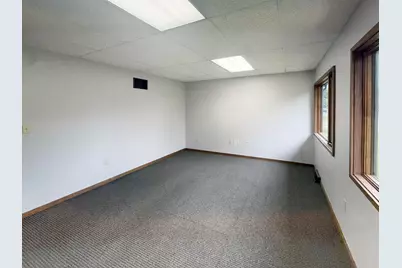 3 Heritage Oak Lane #Entire bldg, Battle Creek, MI 49015 - Photo 4
