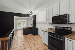9155 Satelite Dr, White Lake, MI 48386 - Photo 10