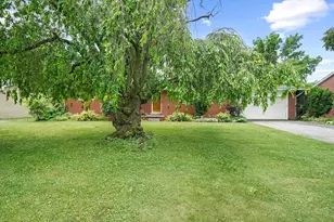 45145 Jeanette Ave, Belleville, MI 48111 - Photo 2