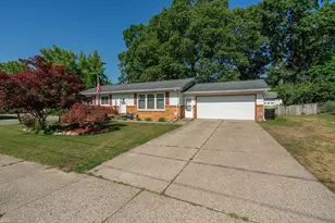 2535 Powers Ave NW, Grand Rapids, MI 49544 - Photo 2
