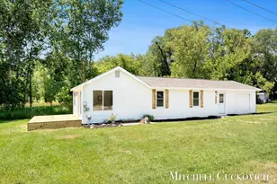 402 W Washington St, Sheridan, MI 48884 - Photo 1