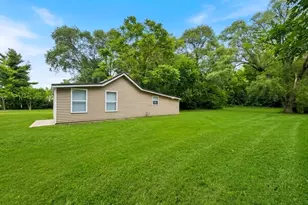 815 Milo St, Benton Harbor, MI 49022 - Photo 2