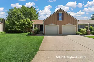 17515 Meadow Wood Rd, Spring Lake, MI 49456 - Photo 2