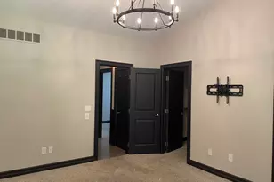 9915 Wayne Rd, Livonia, MI 48150 - Photo 20