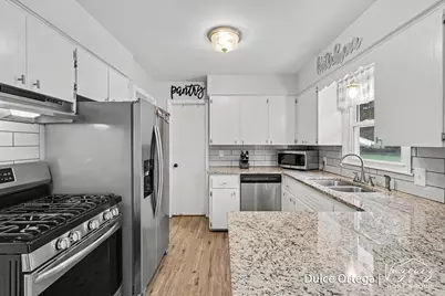 2700 Pohens Avenue NW, Grand Rapids, MI 49544 - Photo 8