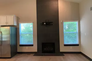 9915 Wayne Rd, Livonia, MI 48150 - Photo 14