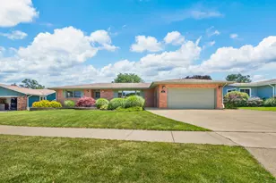 2807 Sunnydale Dr, Saint Joseph, MI 49085 - Photo 2