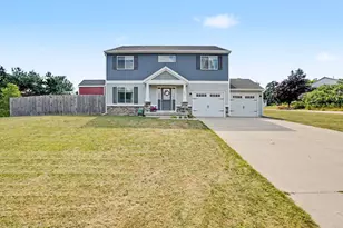853 N Michigan Ave, Fremont, MI 49412 - Photo 2