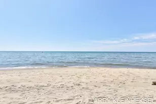 5645 N Lakeshore Dr, Holland, MI 49424 - Photo 112