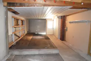 441 Adams St, Jackson, MI 49202 - Photo 16
