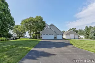 12409 Bayview Dr, Wayland, MI 49348 - Photo 4