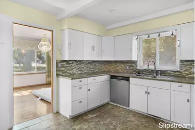 168 E Delaware Avenue, Benton Harbor, MI 49022 - Photo 6